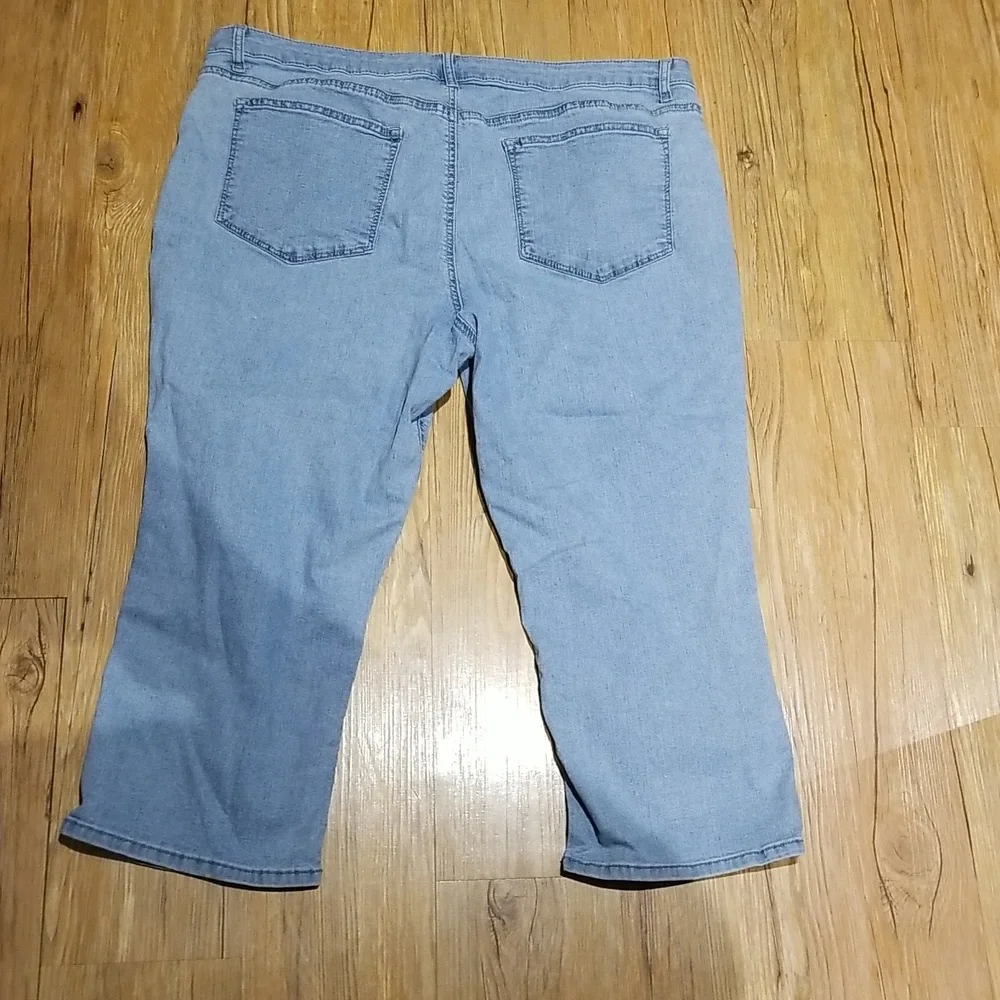 Mid Rise capri sz 20W - Picture 4 of 5